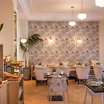 First Hotel Paris Tour Eiffel