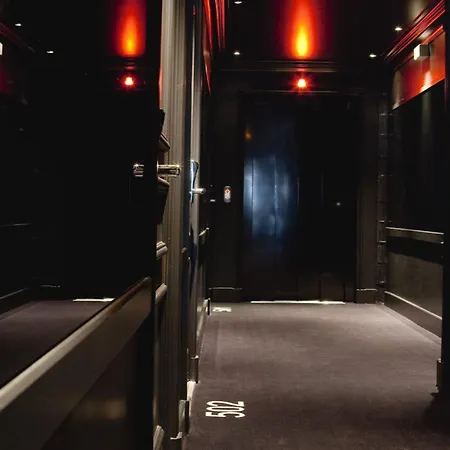 Hotel First Tour Eiffel 4*