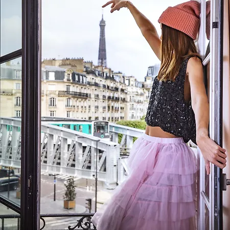 First Tour Eiffel Parigi