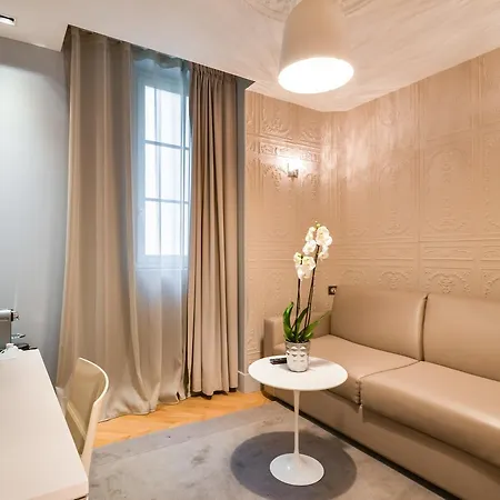 Hotel First Tour Eiffel 4*