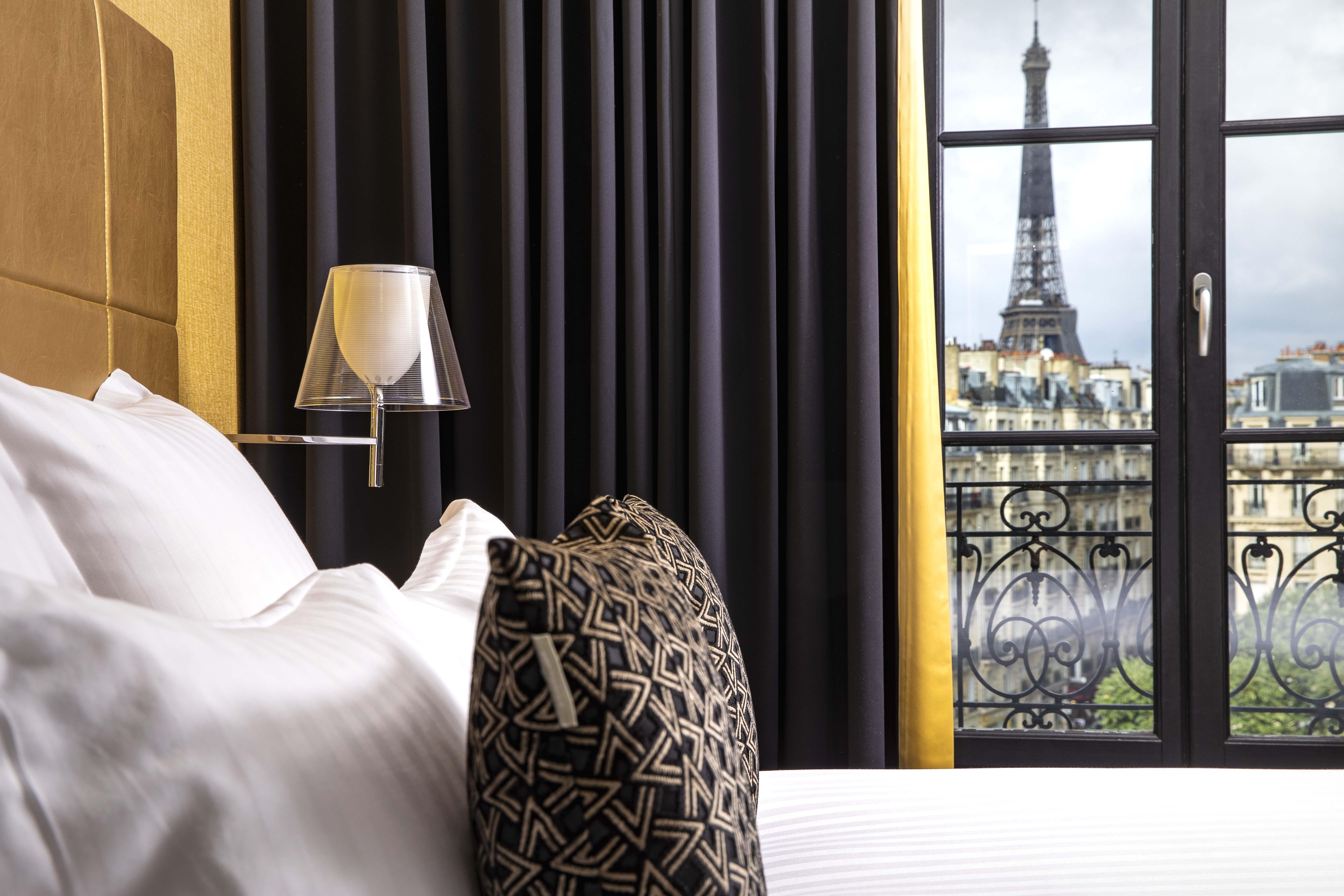 First Tour Eiffel Parigi