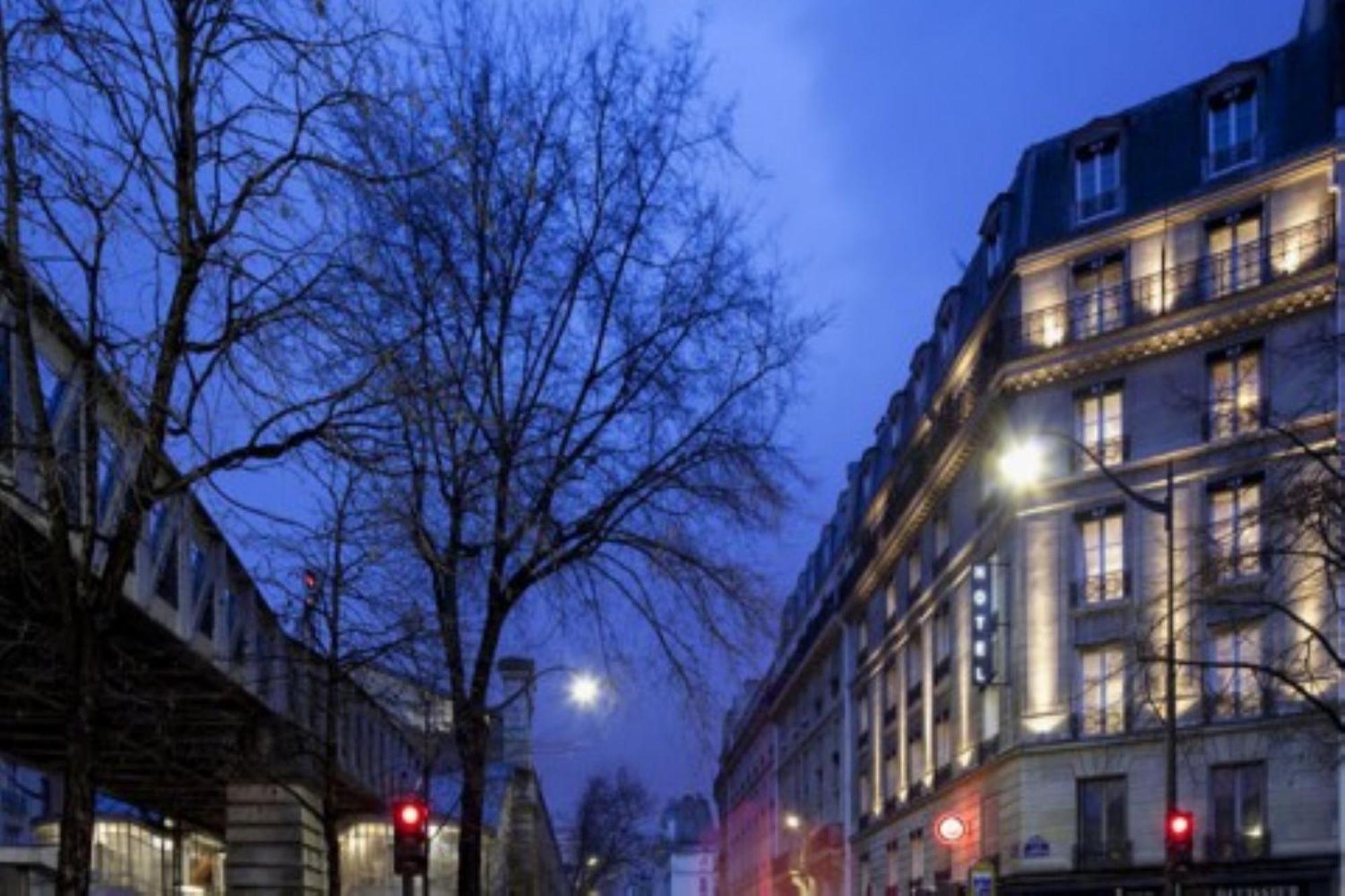 Hotel First Tour Eiffel 4*