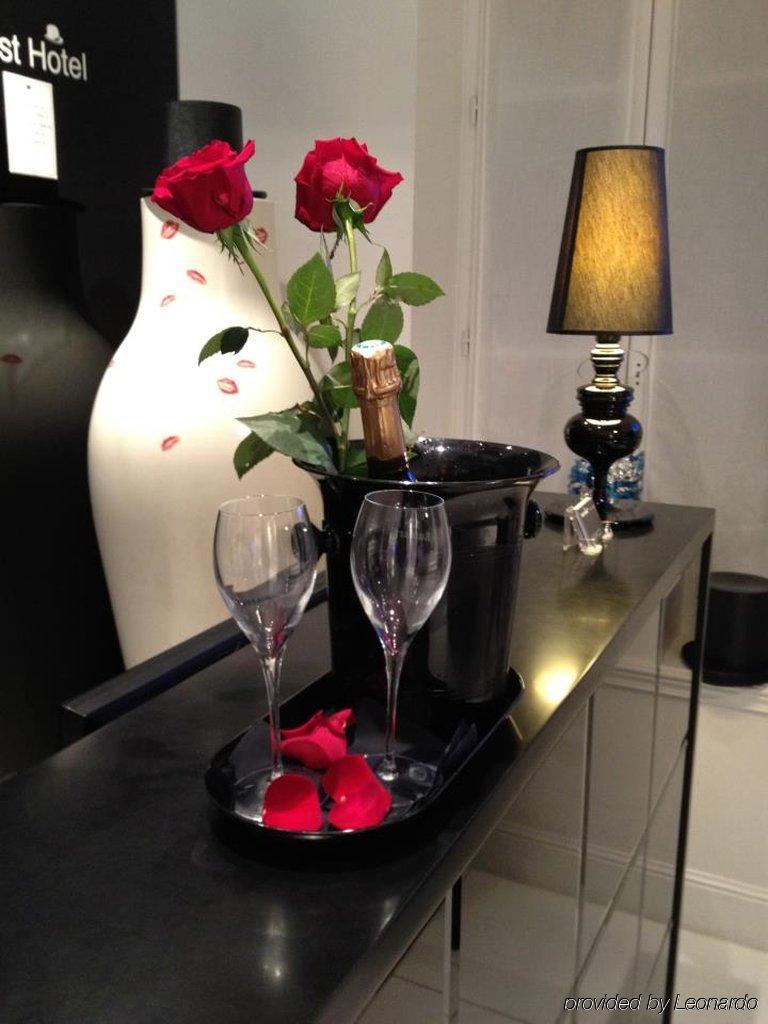 First Tour Eiffel Hotel