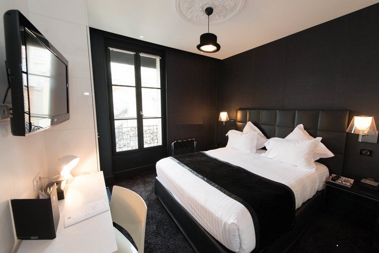 First Tour Eiffel Hotel