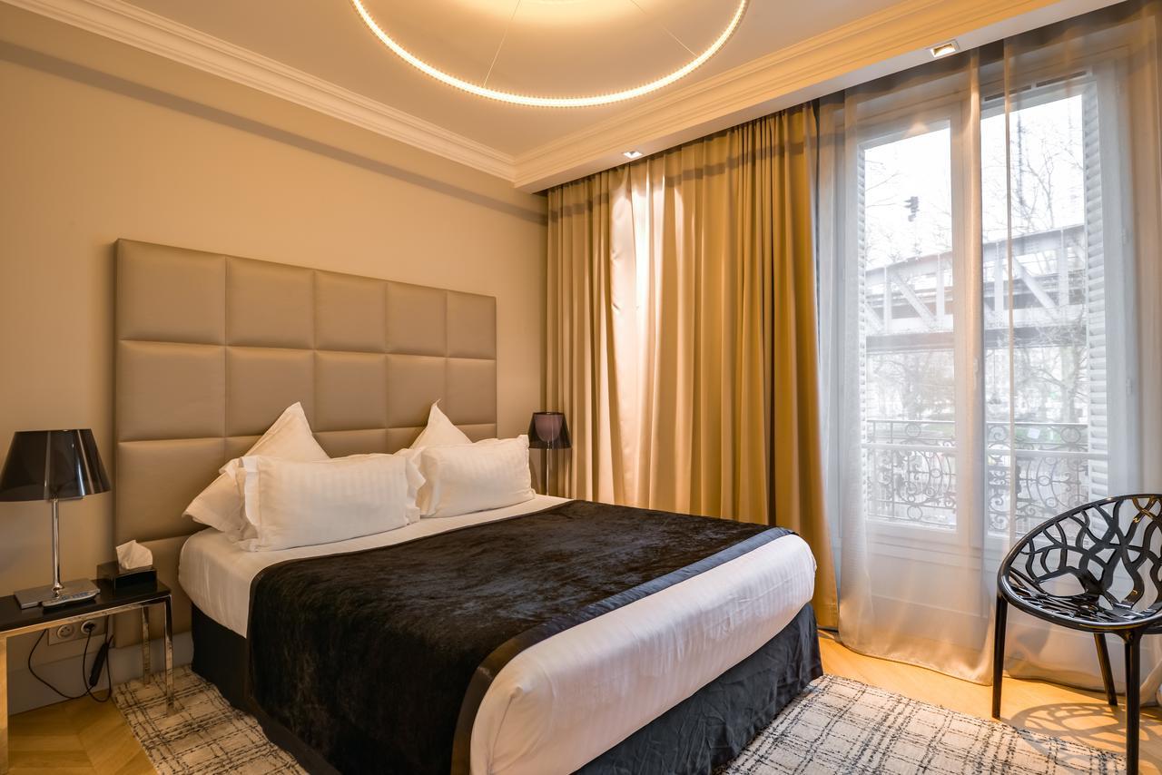 First Tour Eiffel Hotel